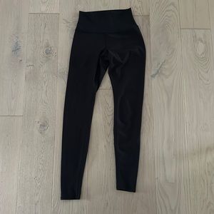 ALO LEGGINGS SIZE SMALL